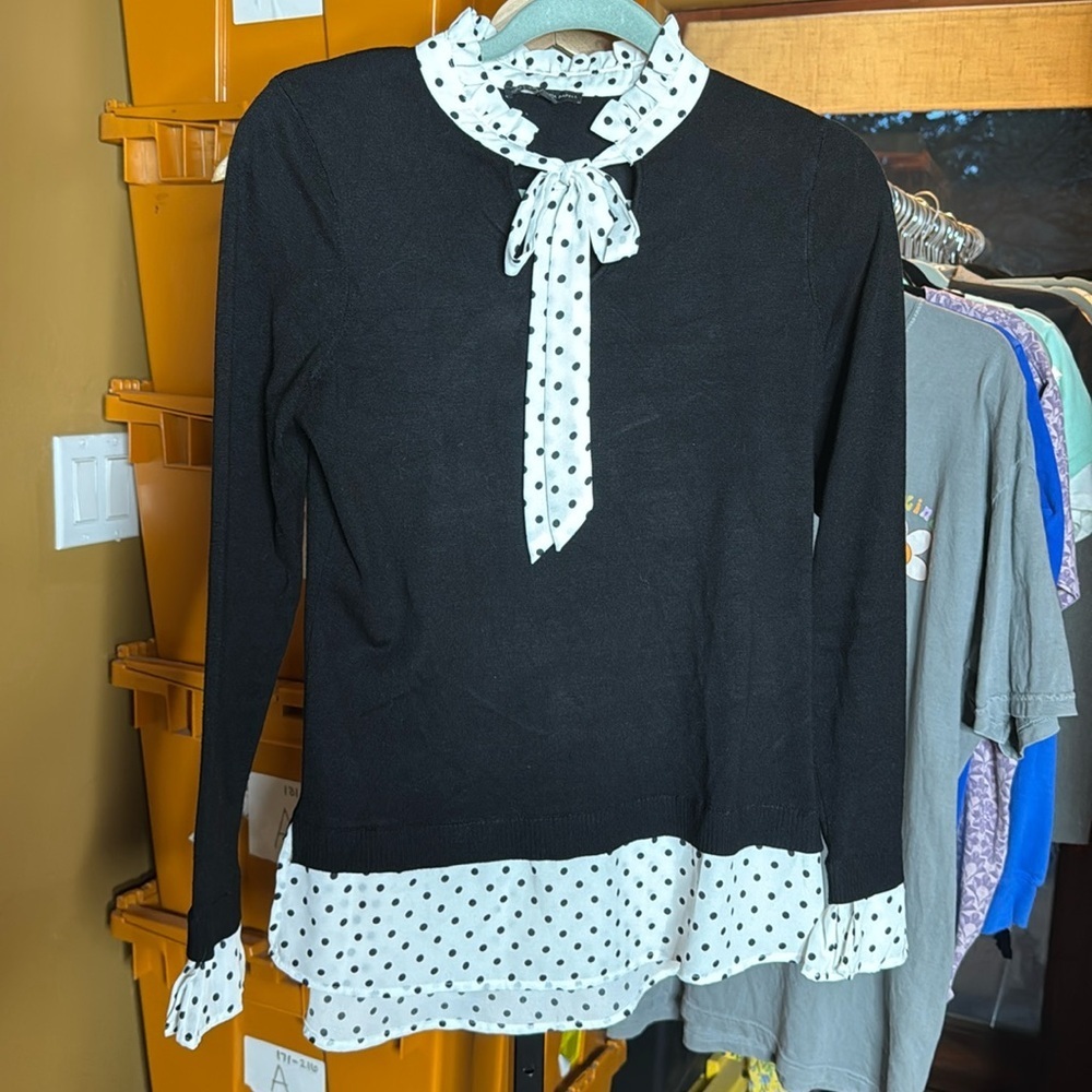 Adrianna Papell Black Sweater Blouse Polka Dot Tie Neck Ruffle Hem Size Small - Picture 2 of 9
